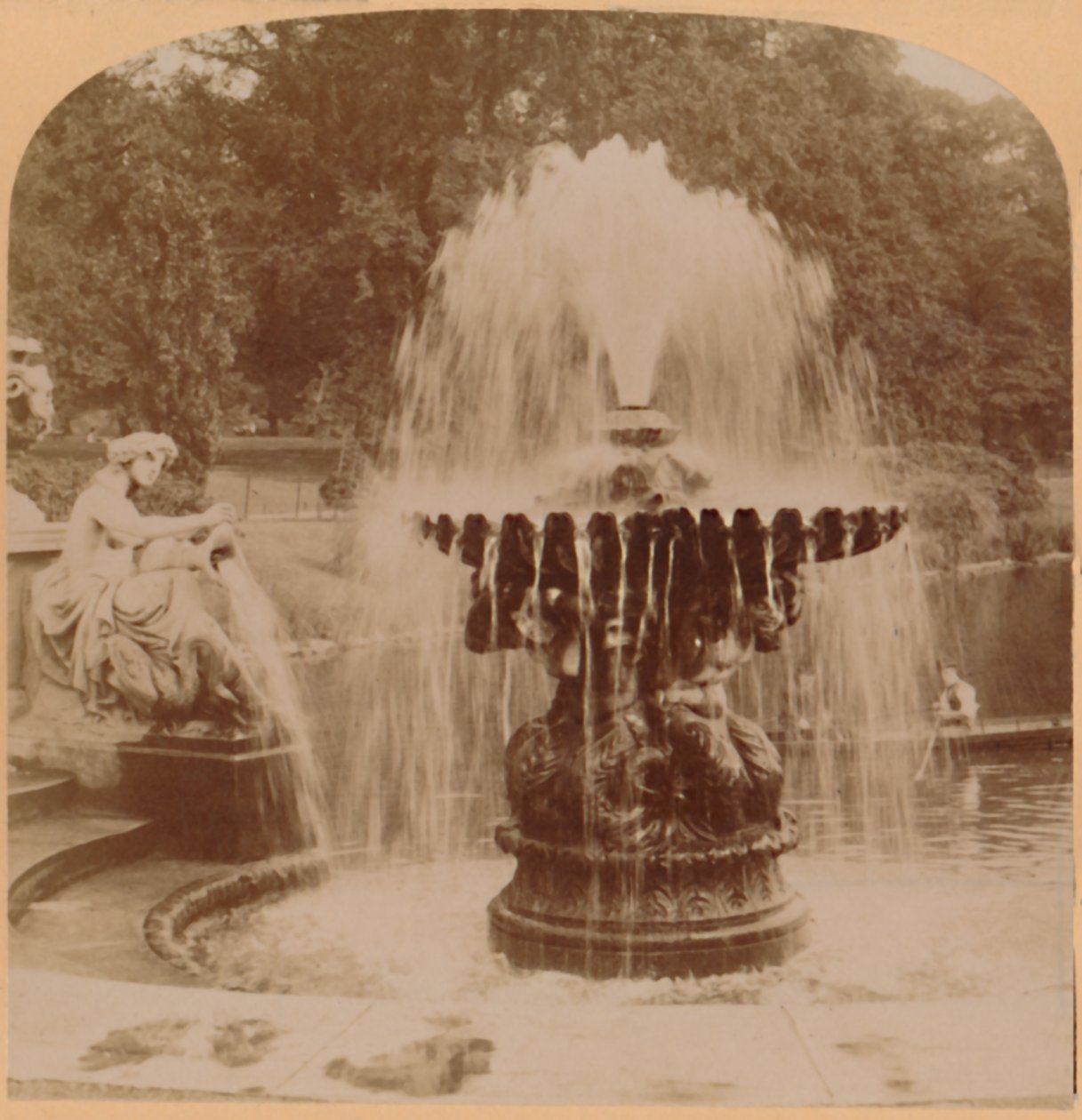 The Large Fountain, London, Anglia, 1896. alkotó: Underwood and Underwood