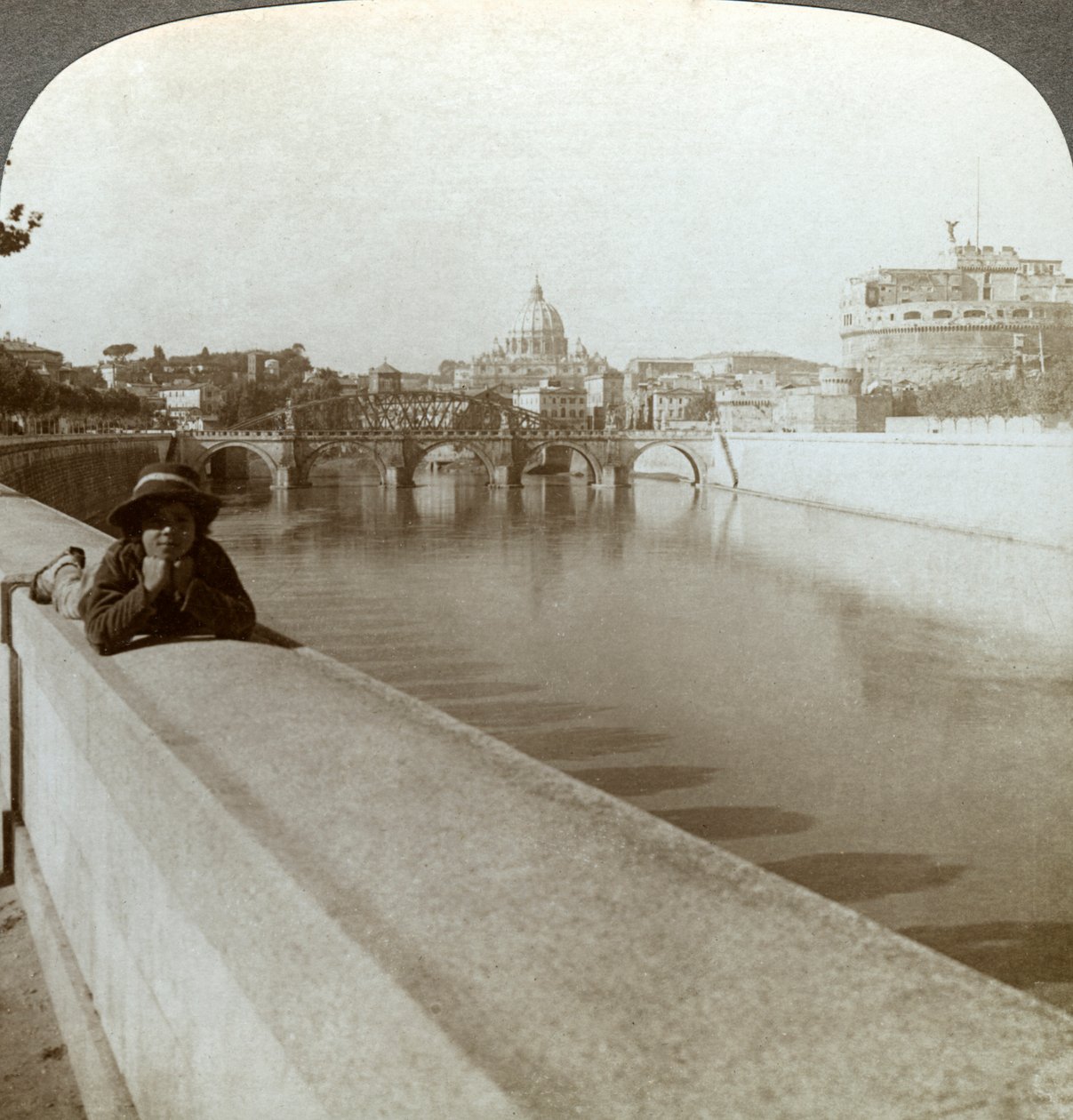 A Tiberis folyó, a Castel Sant Angelo és a Szent Péter-bazilika, Róma, Olaszország. alkotó: Underwood and Underwood