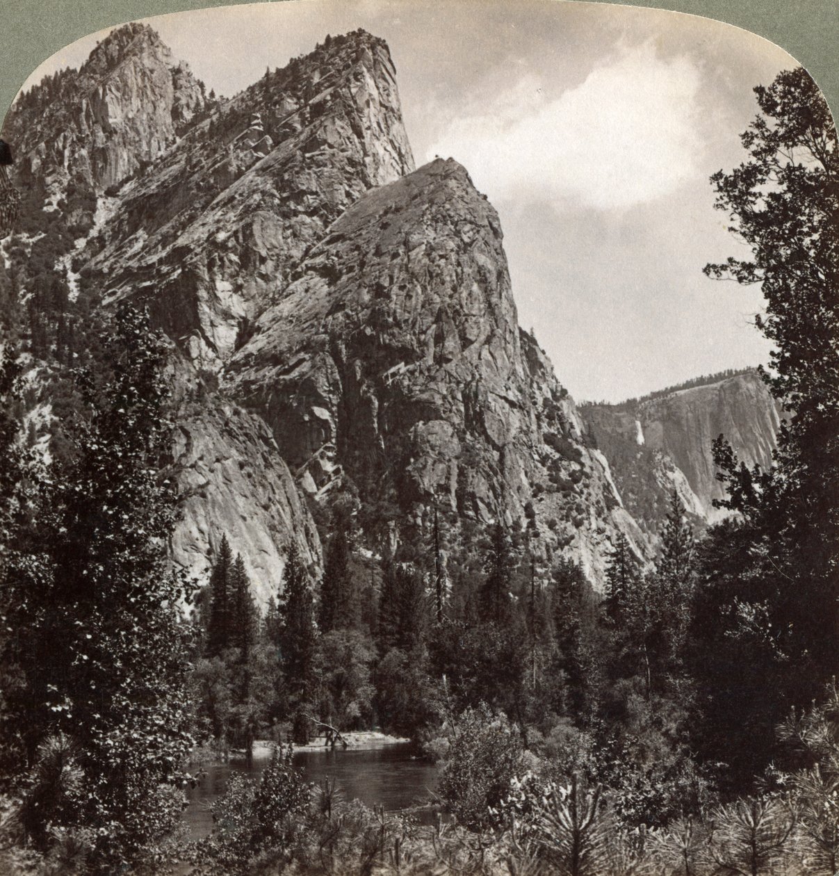 The Three Brothers, Yosemite Valley, California, USA, 1902 alkotó: Underwood and Underwood