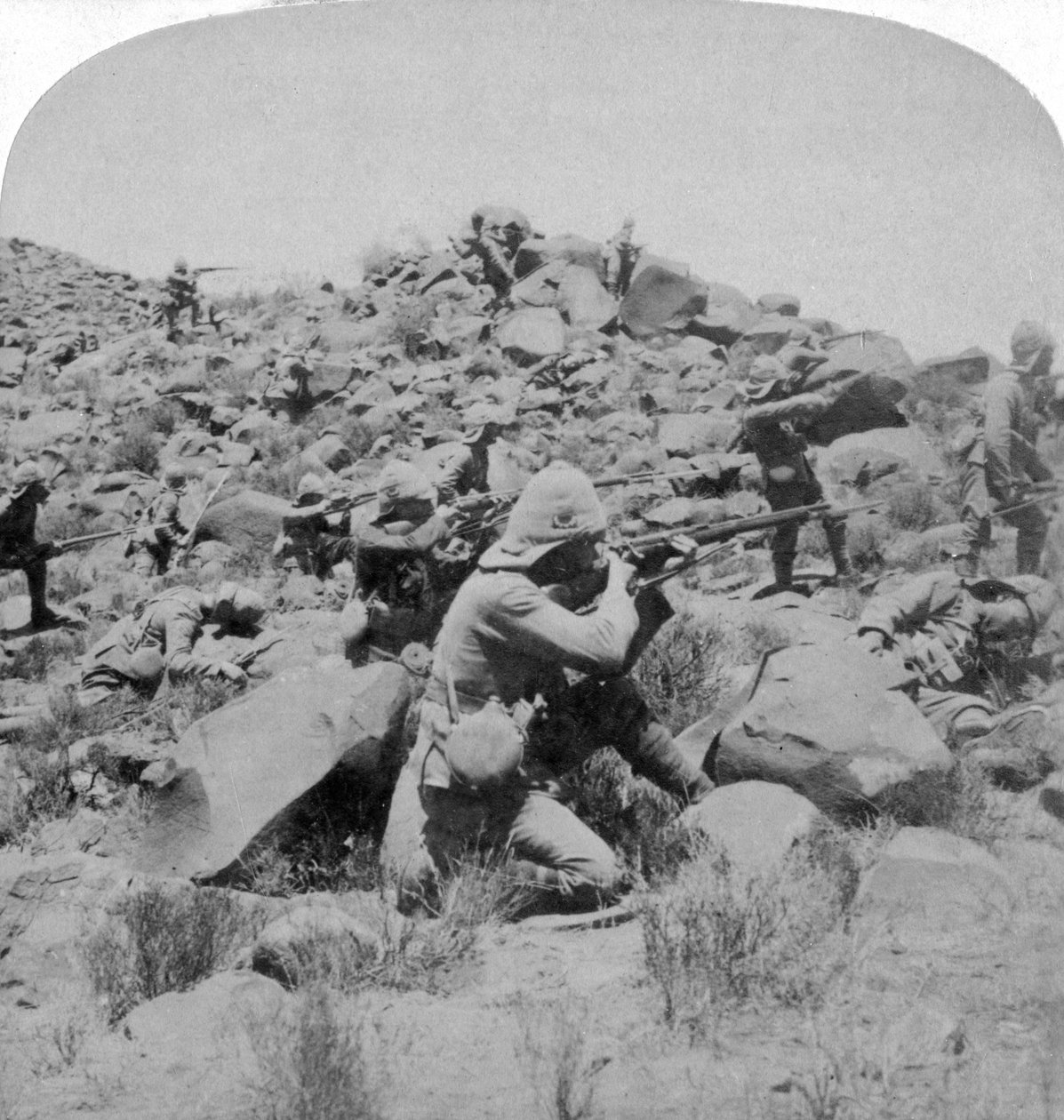 Warwickék összecsapás a búrokkal Weppener közelében, Bloemfonteintől keletre, Dél-Afrika, 1901 alkotó: Underwood and Underwood