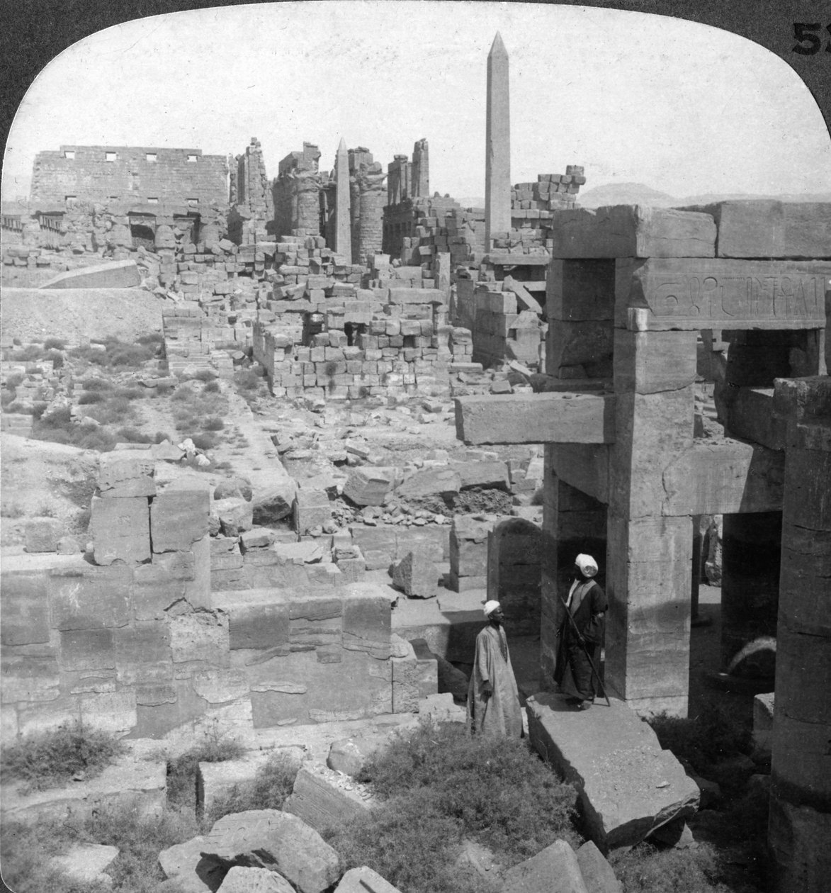 A gigantikus karnaki templom teljes hossza, Théba, Egyiptom, 1905. alkotó: Underwood and Underwood