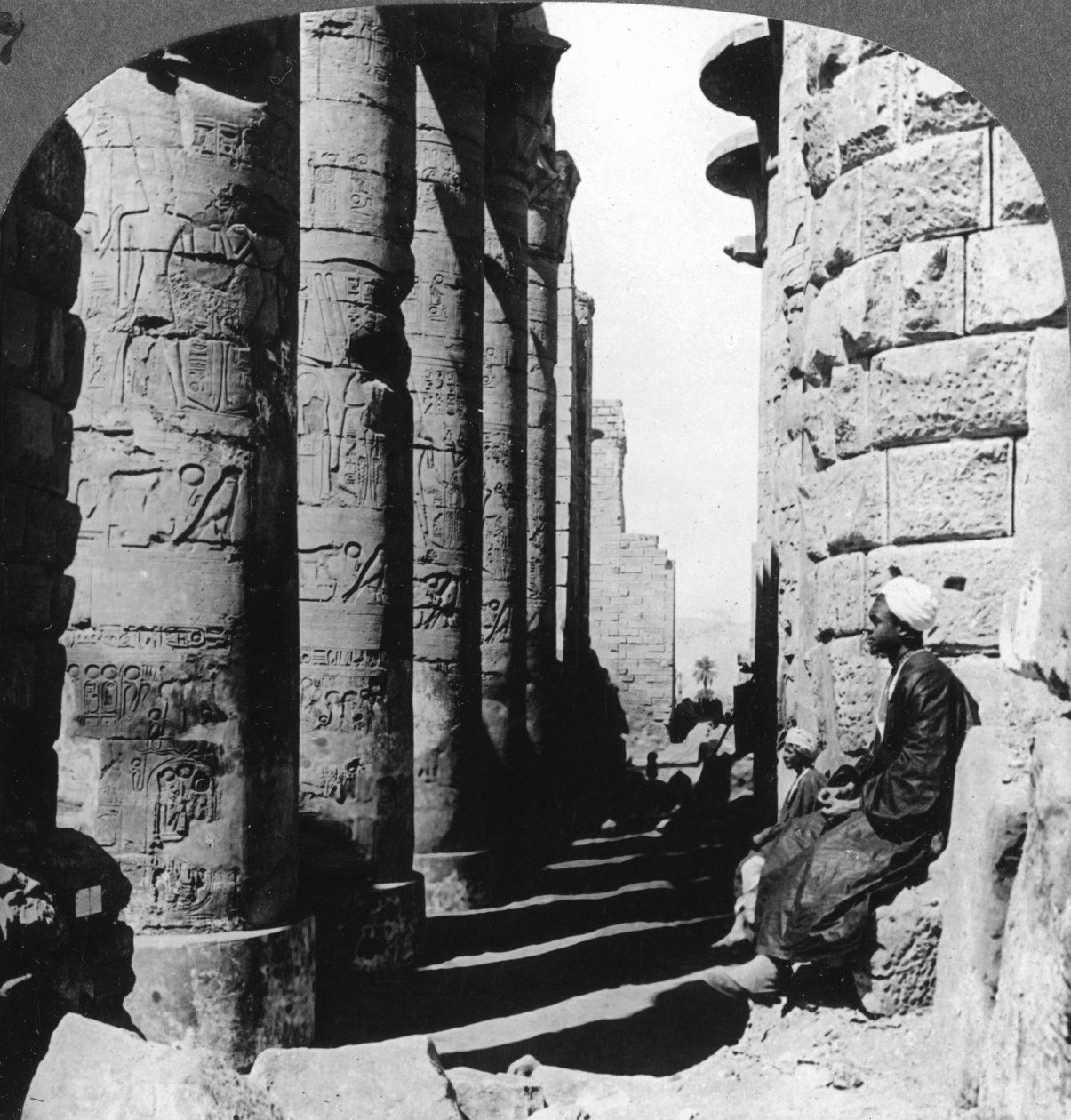 A híres oszlopcsarnok a nagy karnaki templomban, Thébában, Egyiptomban, 1905. alkotó: Underwood and Underwood