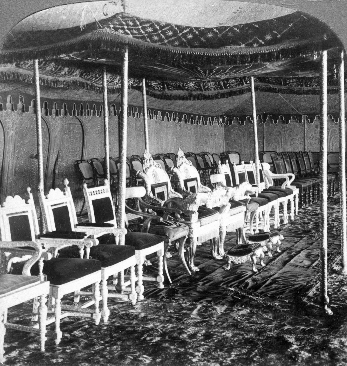 Az arany lombkorona a kasmíri maharadzsa Durbar sátrában, Delhi, India, 1903. alkotó: Underwood and Underwood