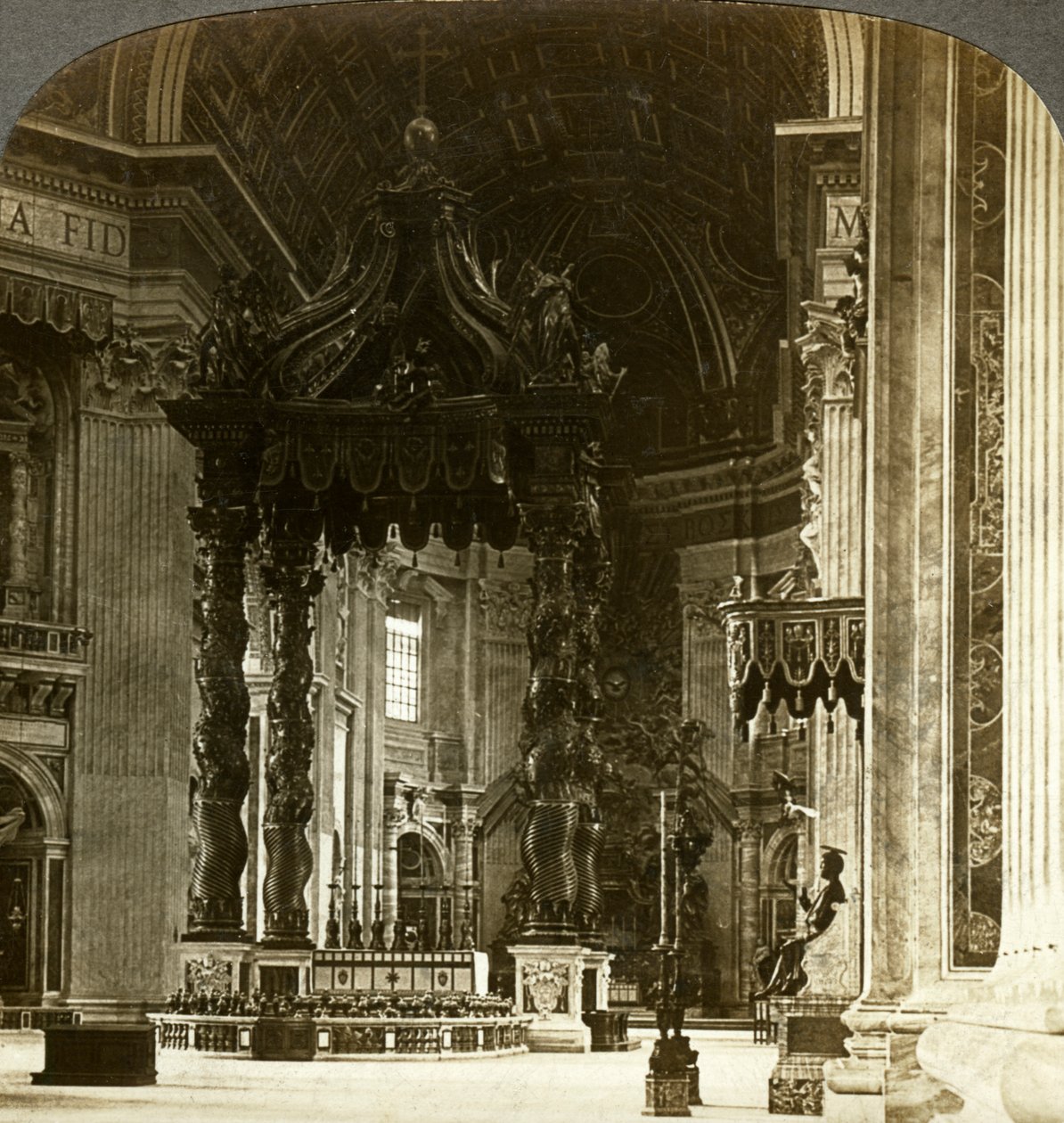 A nagy oltár baldachinjával, a Szent Péter-bazilika, Róma, Olaszország. alkotó: Underwood and Underwood