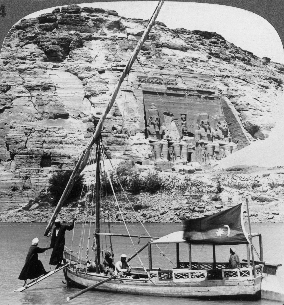 Abu Simbel barlangtemploma, a Nílus felől nézve, Egyiptom, 1905. alkotó: Underwood and Underwood