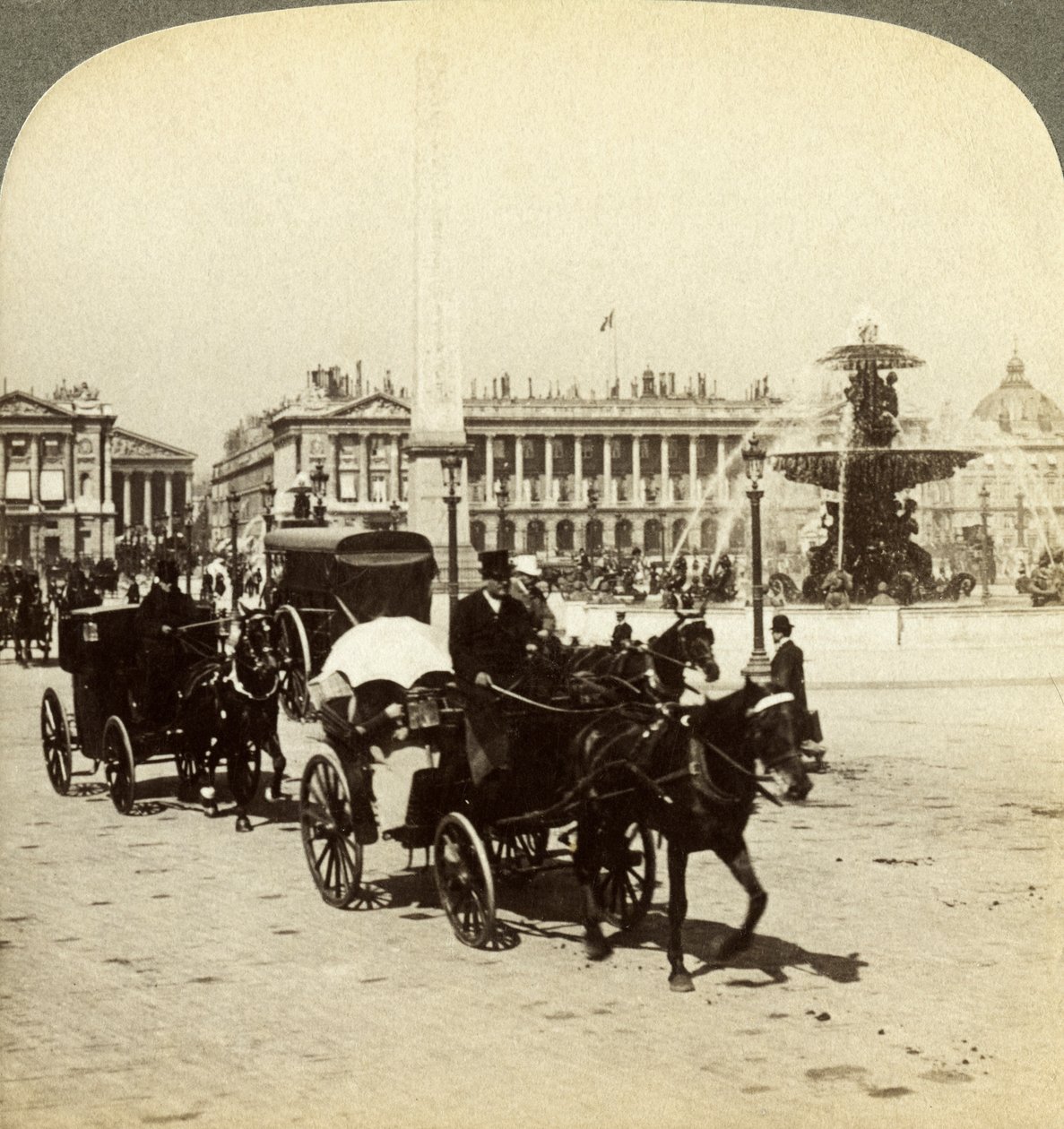 Az obeliszk és a szökőkút, Place de la Concorde, Párizs, Franciaország, 19. század. alkotó: Underwood and Underwood