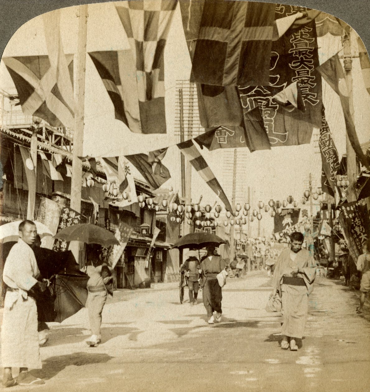 Theatre Street, Osaka, Japán. alkotó: Underwood and Underwood