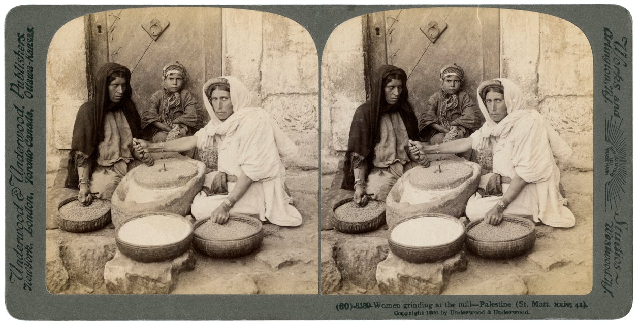 Malomban őrlő nők, Palesztina, 1900. alkotó: Underwood and Underwood