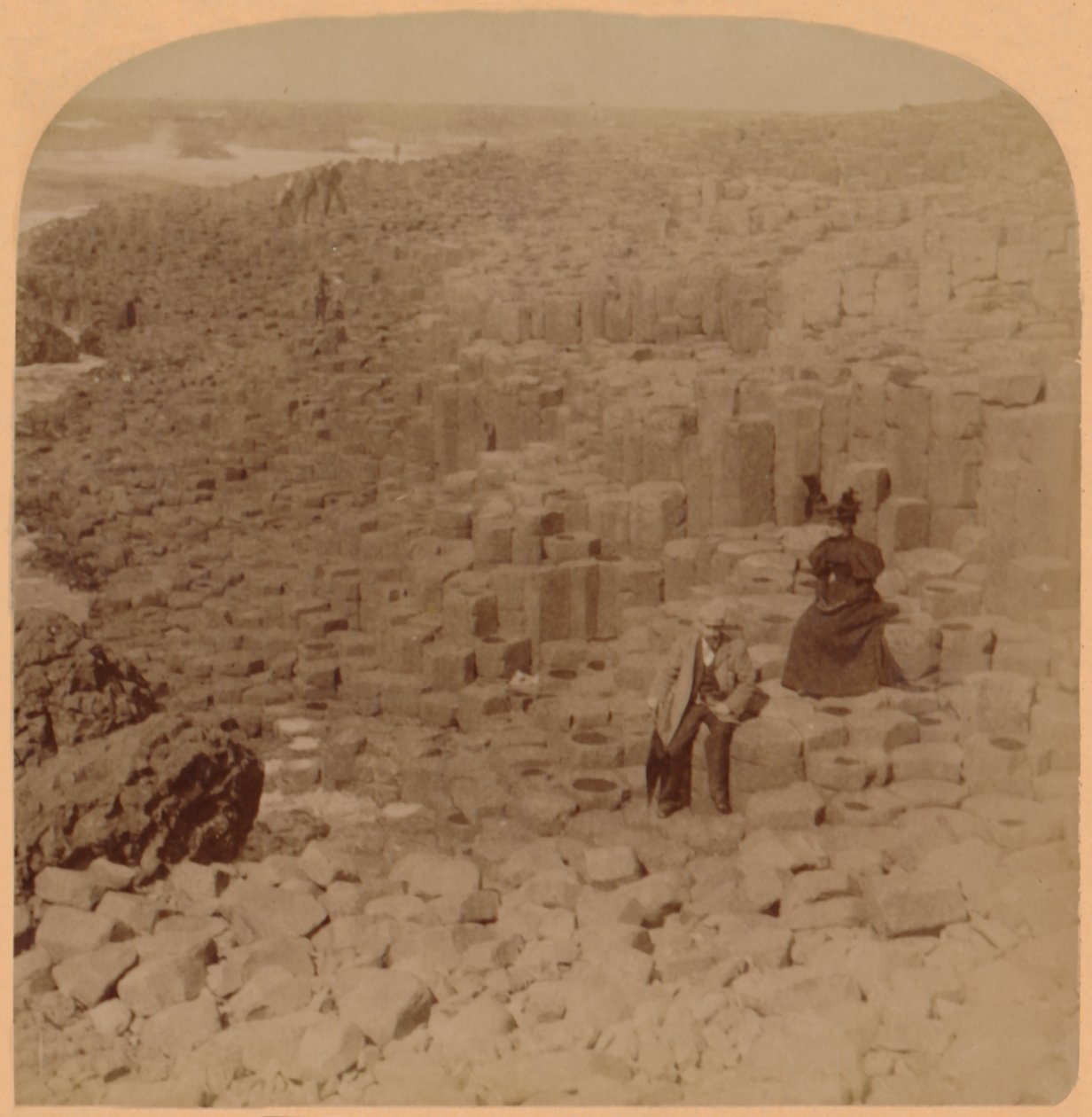 Wonderful Giants Causeway, Antrim megye, Írország, 1899. alkotó: Underwood and Underwood