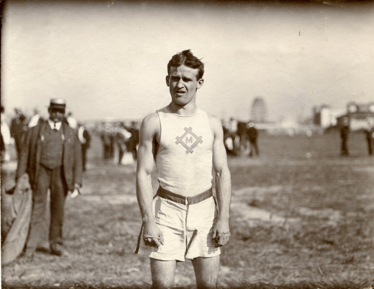 1904-es olimpia- Archie Hahn, Milwaukee Athletic Club, a 100 Meter Dash győztese alkotó: Unknown