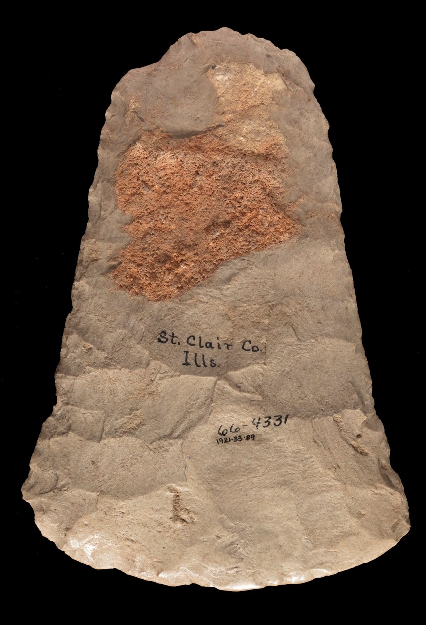 Mississippian lobogó kapa penge Mill Creek csíkból. Ezt a műtárgyat az Illinois állambeli St. Clair megyében gyűjtötték össze alkotó: Unknown