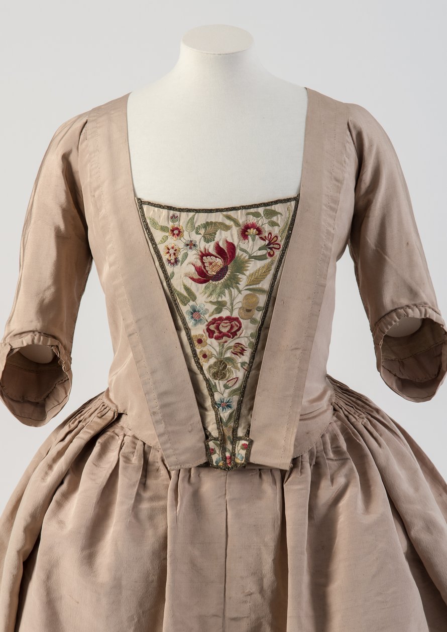 Vörös és kék selyemszálas hímzésű Stomacher, 1740-es évek (selyem) alkotó: Unbekannt Unbekannt