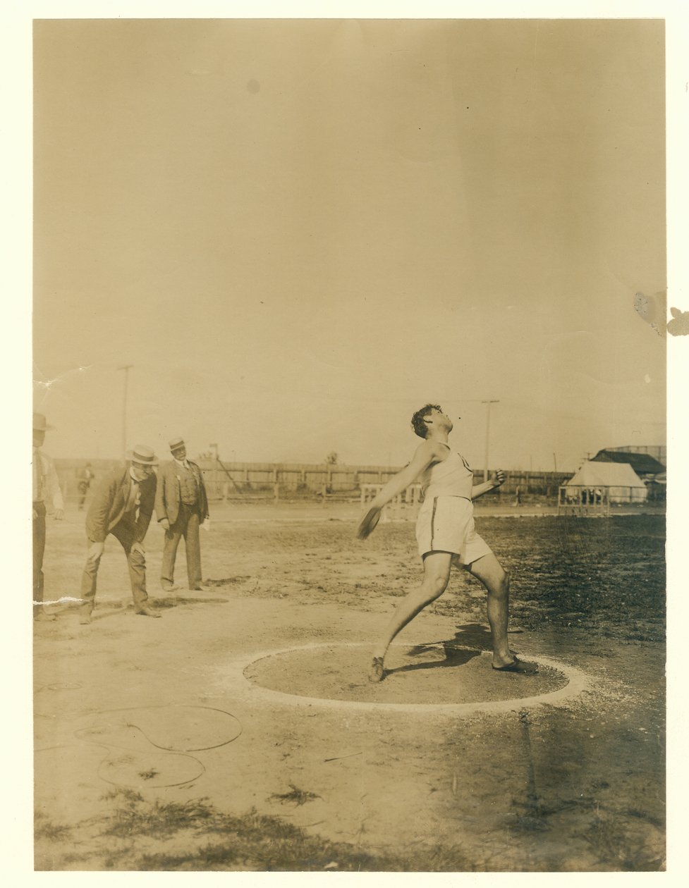 Ralph W. Rose, Chicago Athletic Association, dobja a korongot alkotó: Unknown