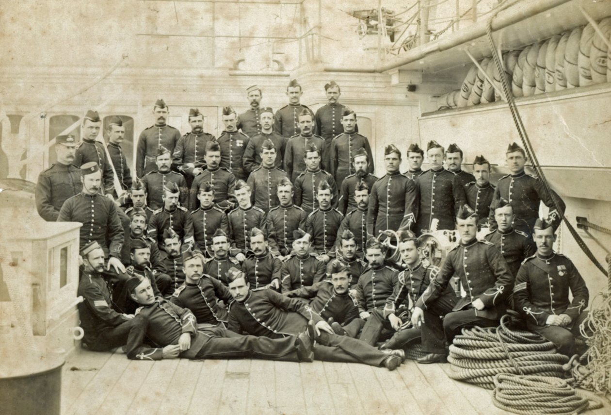 Királyi tengerészgyalogság egy azonosítatlan hadihajó fedélzetén, 1880 körül alkotó: Unknown