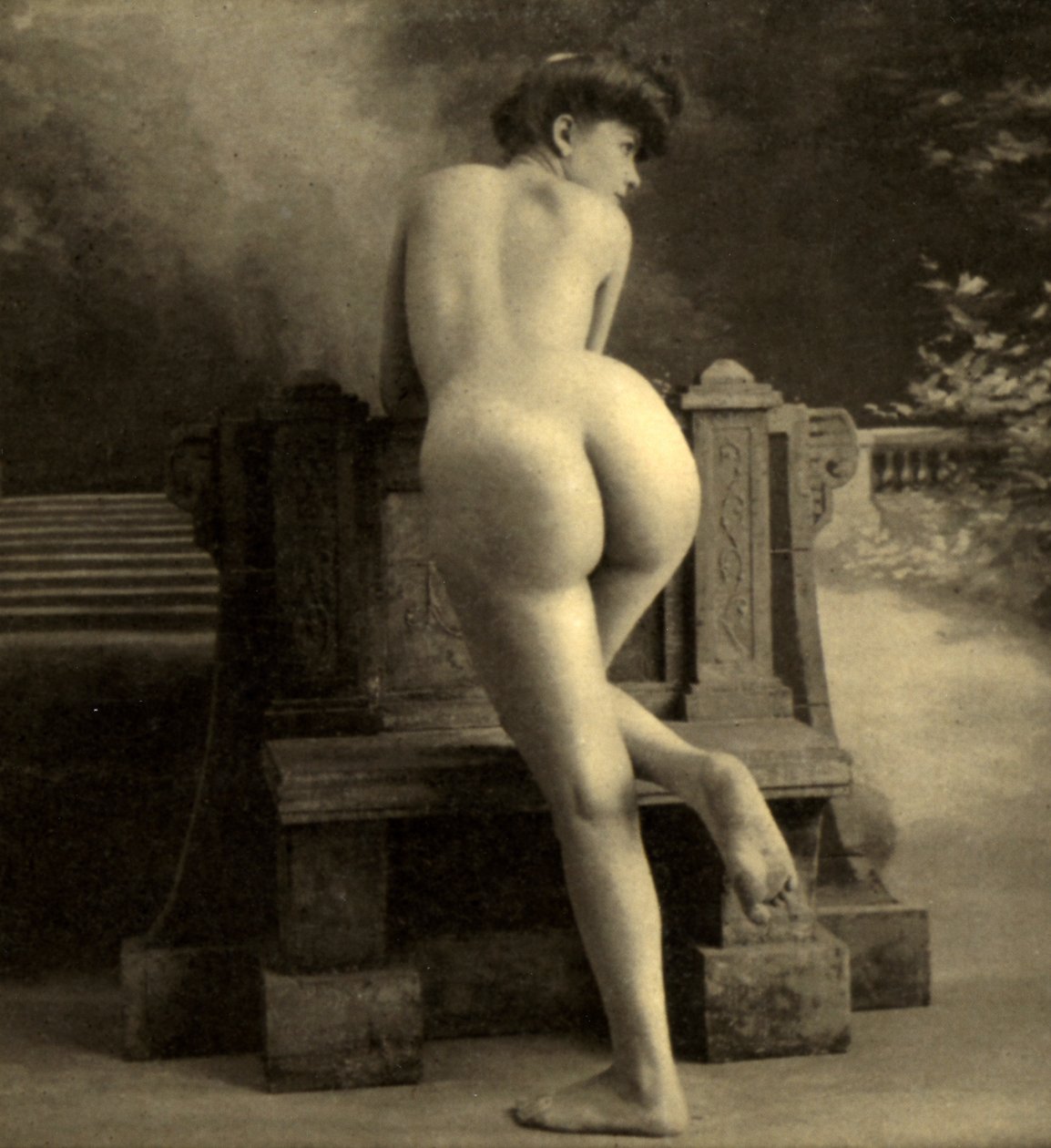 Női akt, 1900 körül (szépia fotó) alkotó: Unknown