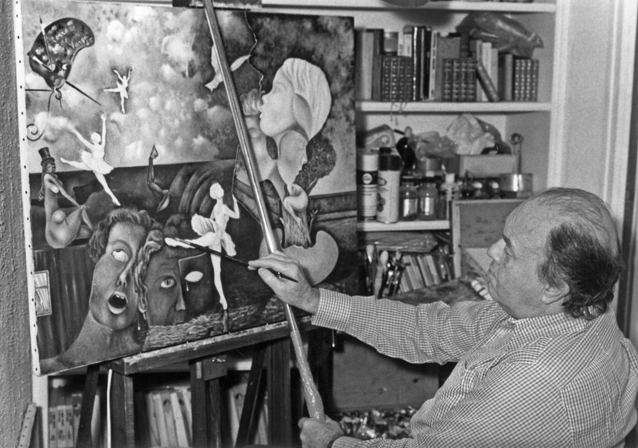 Pierre Velly Alias Pierre De Varga a műhelyében utolsó érintést adott egyik vásznához 1986. április 11. alkotó: Unknown