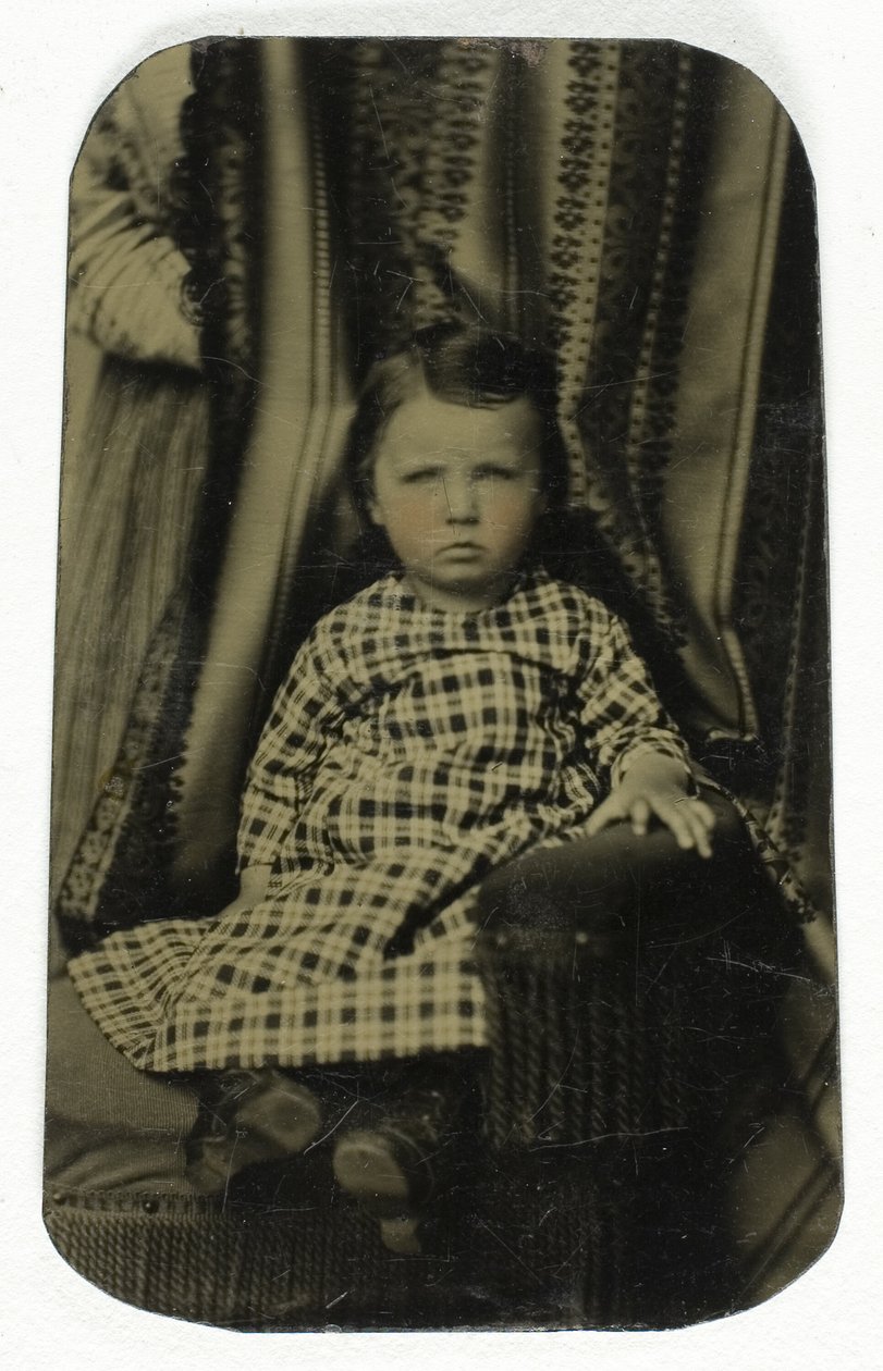 Cím nélkül (Ülő lány portréja) alkotó: Unknown