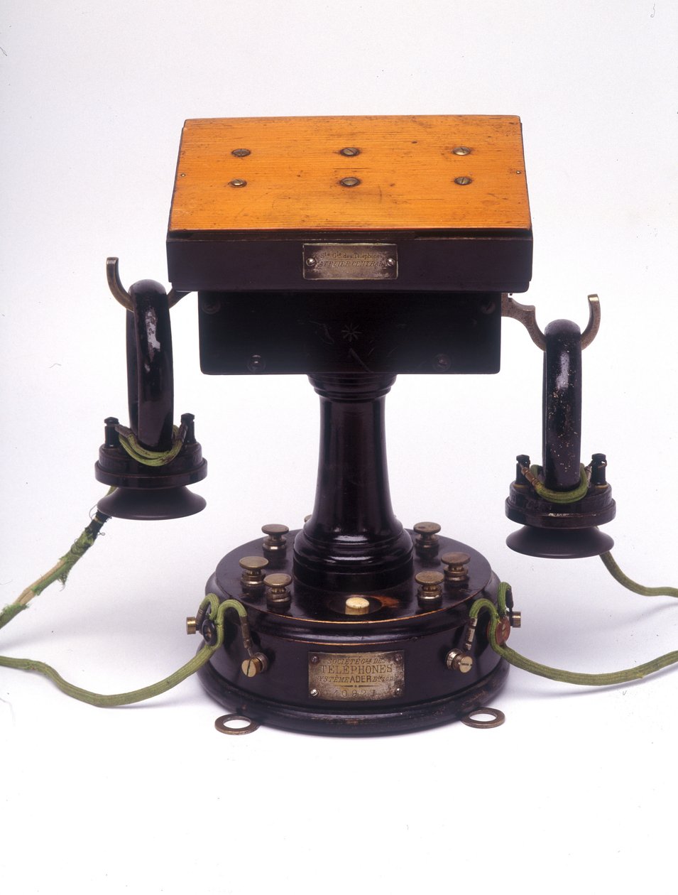Ader telefonja (vagy Ader-Gower elektrofon): 1878 Collection France Telecom alkotó: Unknown artist