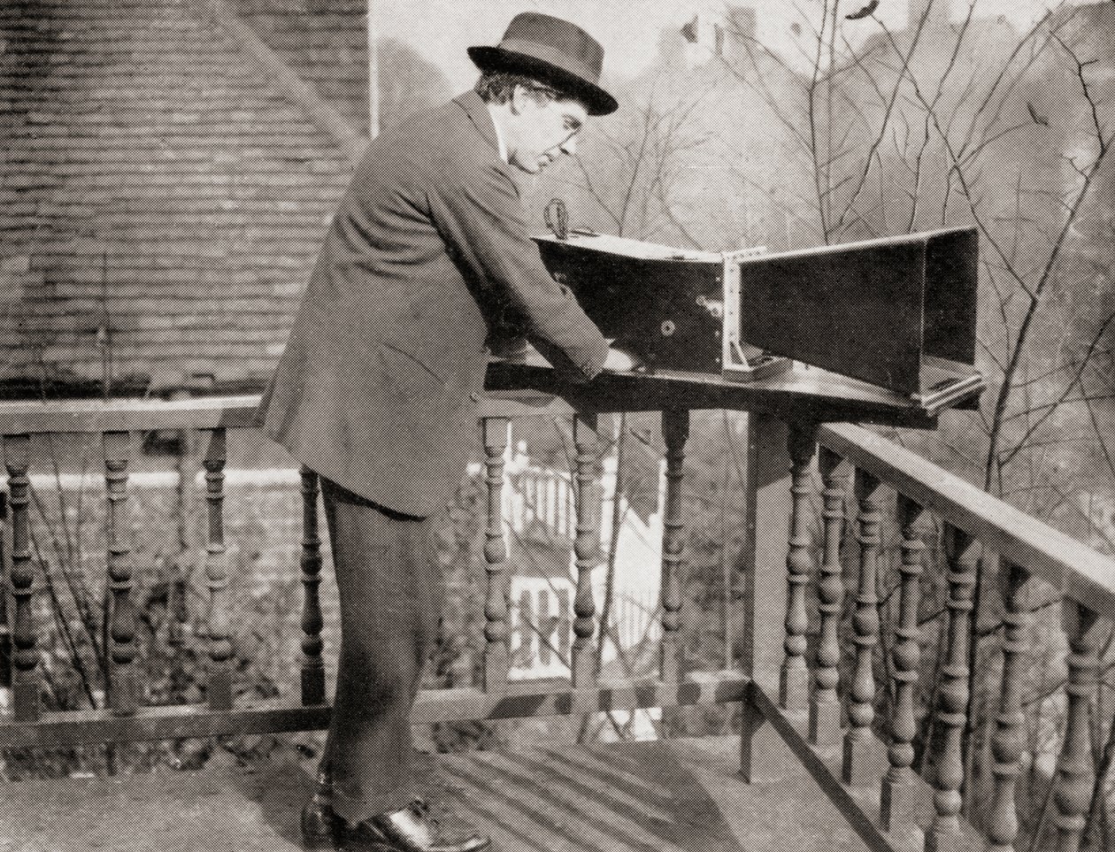 Archibald Montgomery Low az audiométerrel, a Master Minds of Modern Science-ből, 1930. alkotó: Unknown