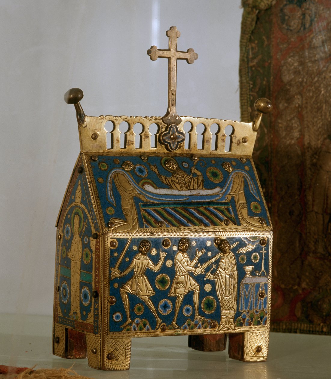 Műtárgy: ereklyetartó e-mailben, arany és réz Szent Thomas Becket (1118-1170), canterburyi érsek ereklyetartója - Ez az érsek 1170.12.29-i, Cantorbery székesegyházban történt meggyilkolásának és temetésének ábrázolása (zománc, arany) és co alkotó: Unknown artist