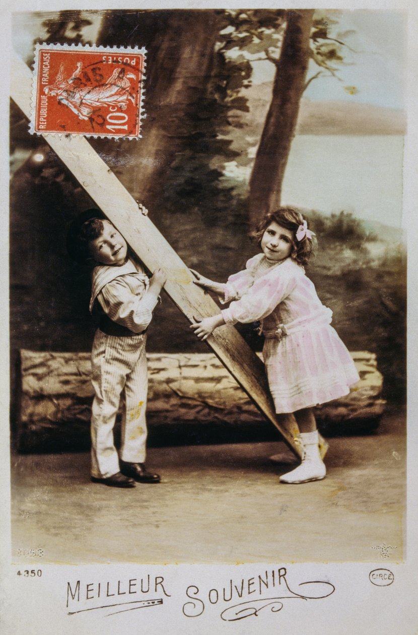 Francia képeslap, amelyen egy kisfiú és egy kislány játszik 1990-ben (fénykép) alkotó: Unknown artist