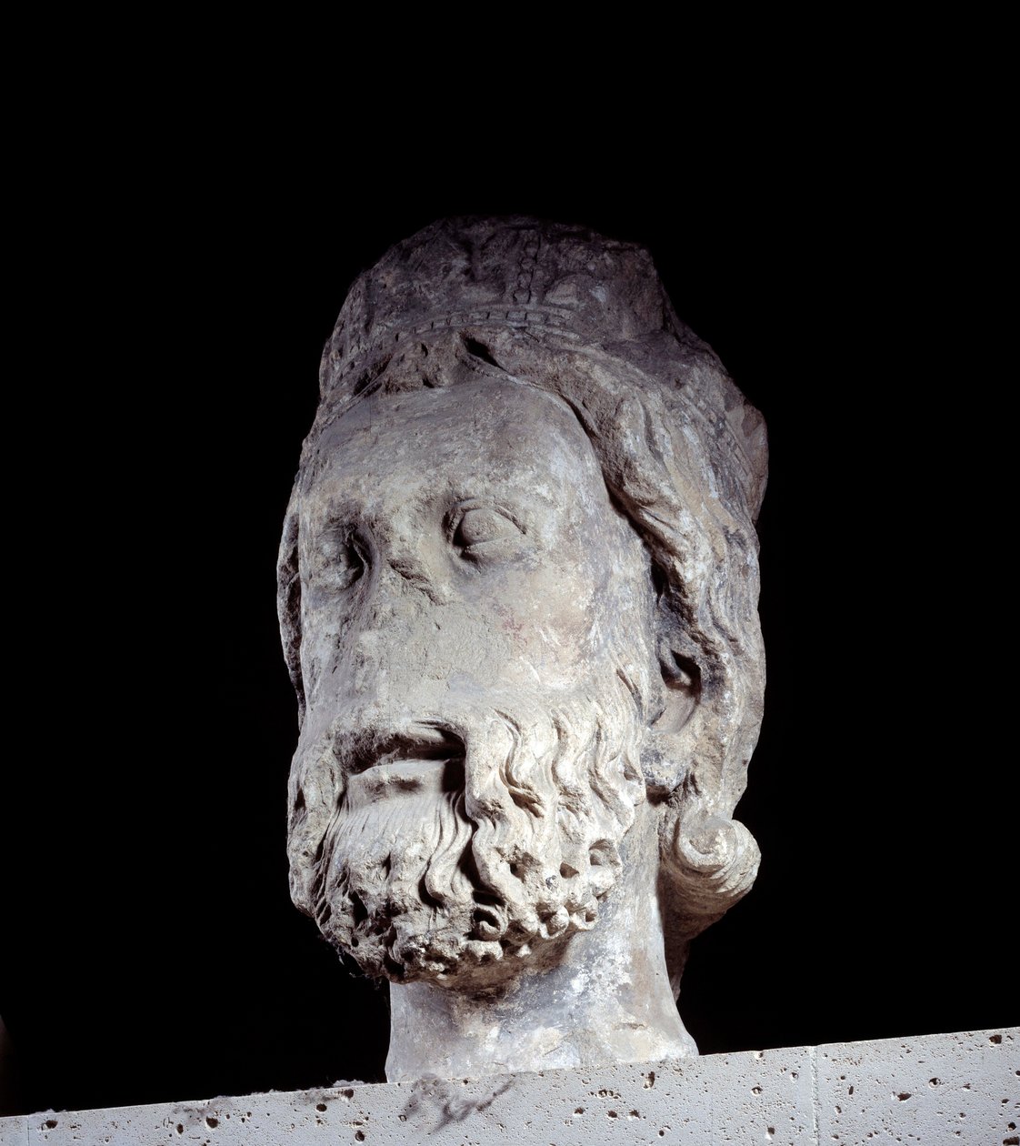 Júda királyának feje a Cathedrale Notre Dame de Parisból. 1220-1230 körül Párizs, Középkori Nemzeti Múzeum, Thermes de Cluny alkotó: Unknown artist