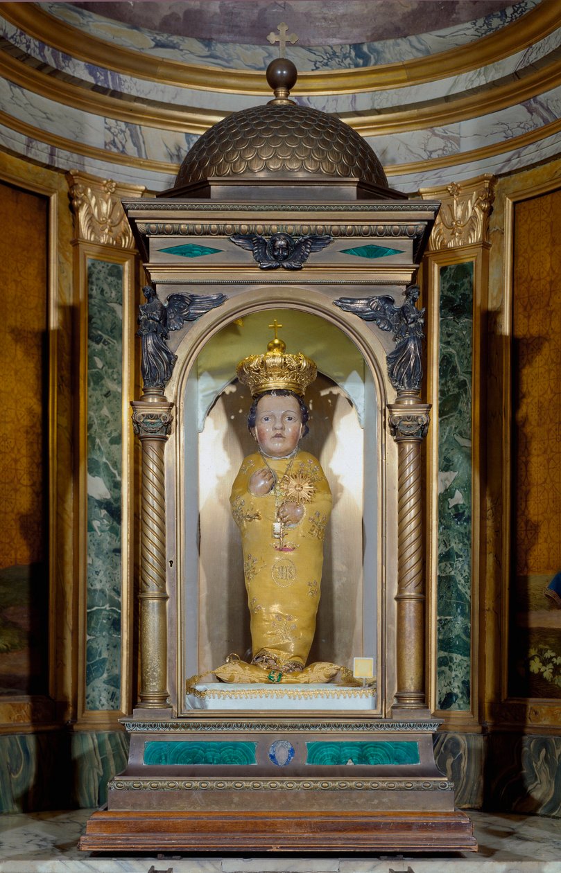 A Szent Gyermek. Jézus gyermek szobra (másolat). Eredeti a 15. századból. Santa Maria in Aracoeli templom, a Szent Gyermek kápolna, Róma. alkotó: Unknown artist