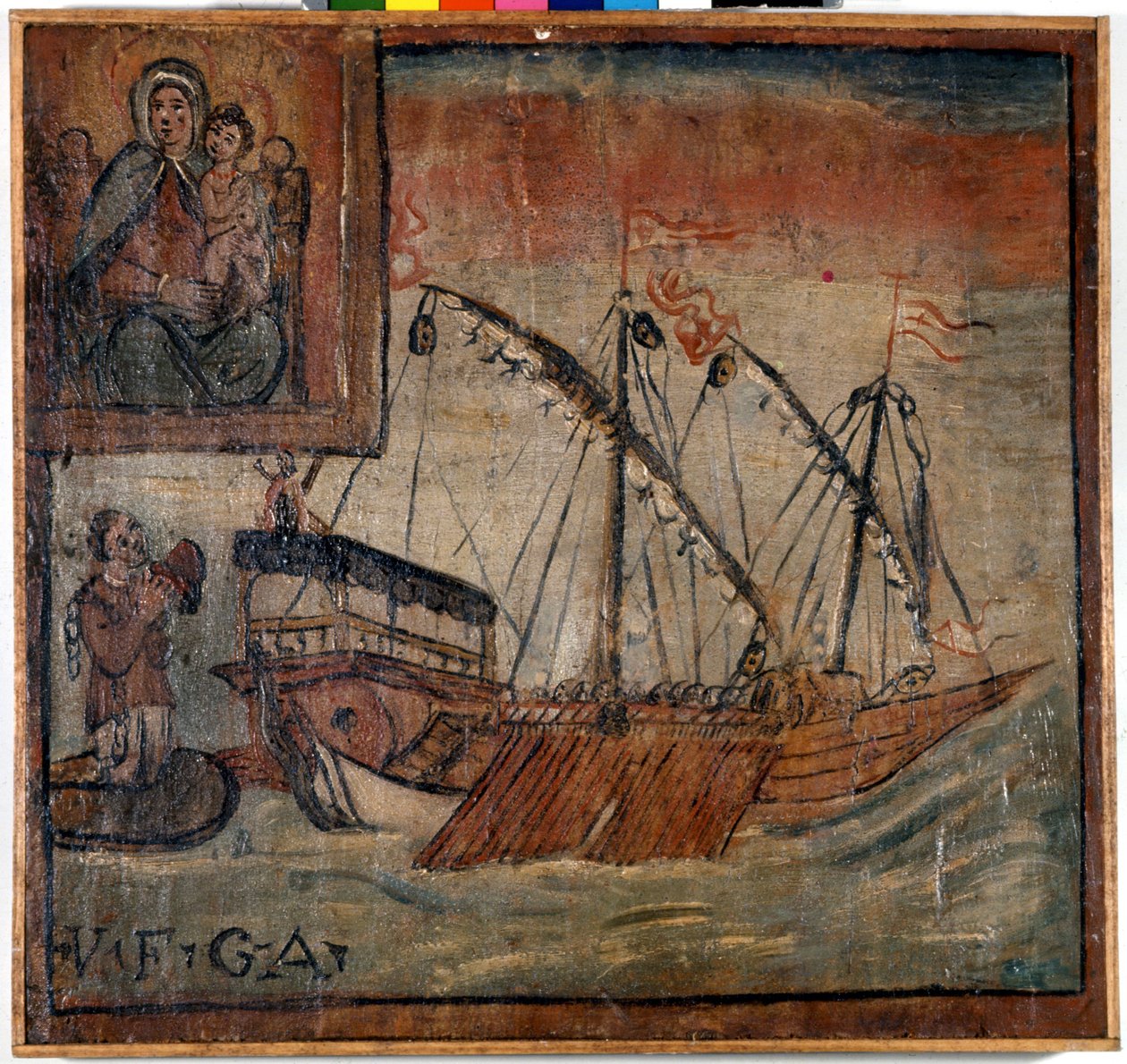A bal oldalon egy korábbi galéria, amely még mindig hordozza a csatornákat, köszönetet mond Madonna dell