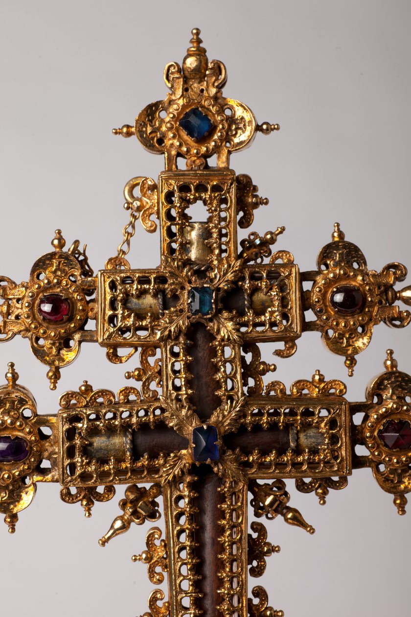 Ereklyetartó kereszt. Fémkovácsolás ékszerekkel. Eredeti apátság (Saint-Amand Tournai, ex-Elnone. XVI. század. A kereszt részlete. alkotó: Unknown artist