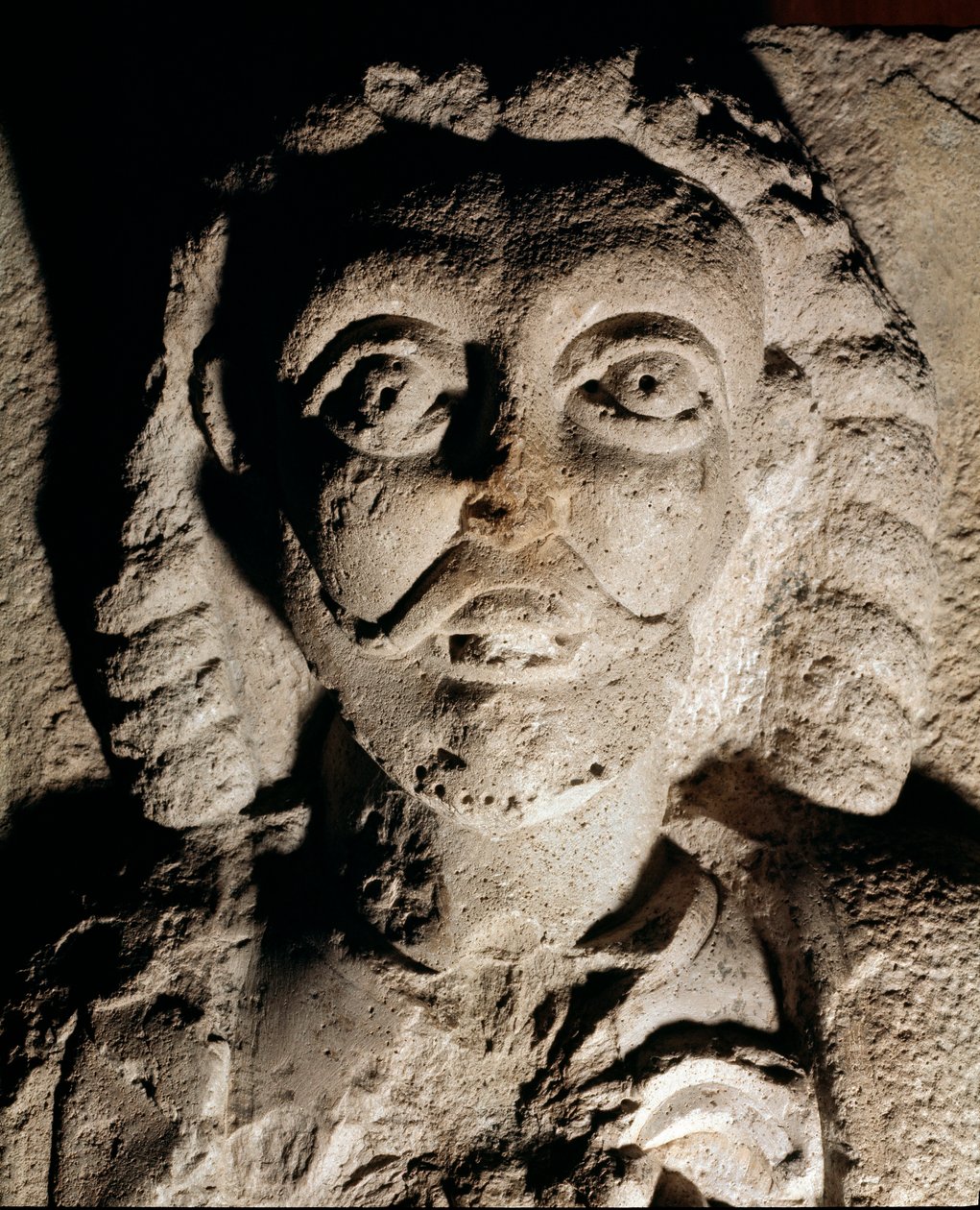 I. Hohenstaufeni Frigyes (1122-1190) ábrázolása, akit Frederic Barberousseként, Németország királyaként és német császárként ismernek. Dombormű a kövön. Milánói Vármúzeum alkotó: Unknown artist