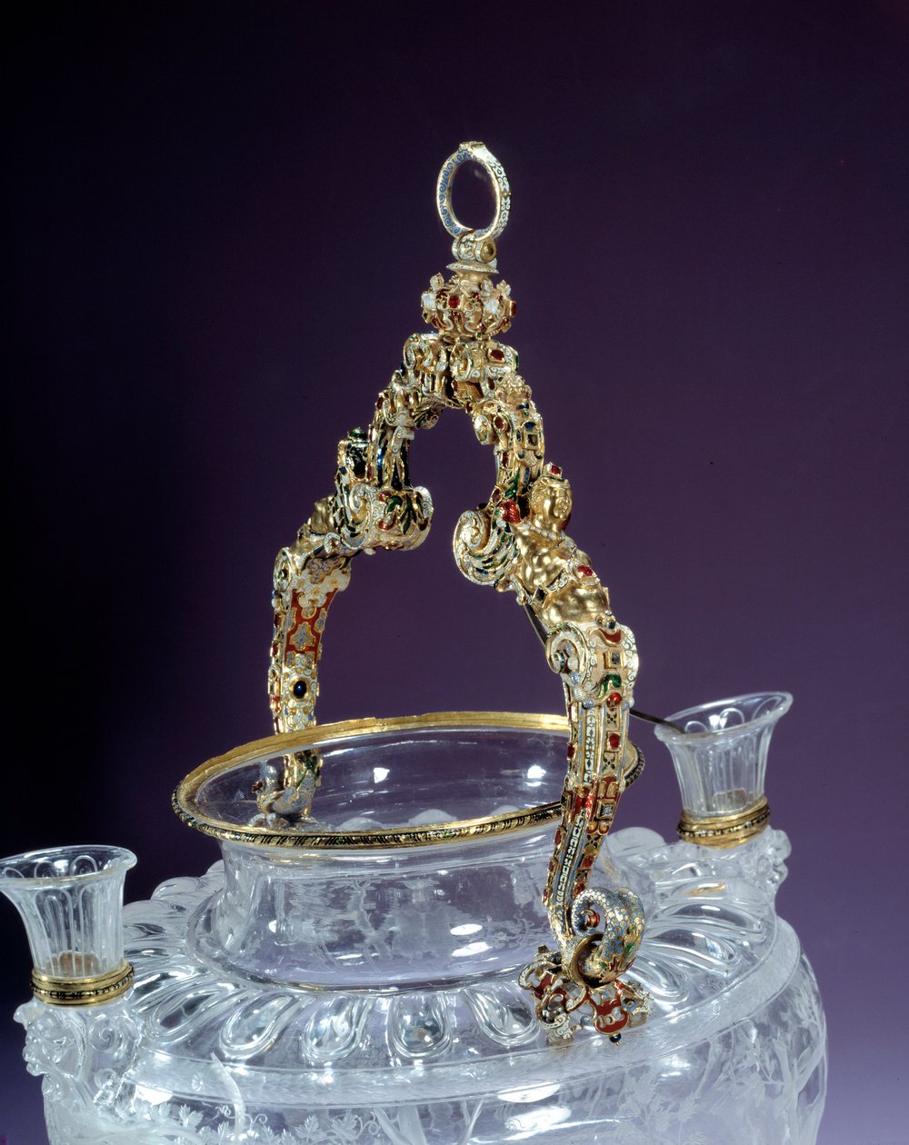 Hegyikristály váza fogantyúja a Noe részegségét jelképezi. 1550 Párizs környékén. Louvre múzeum alkotó: Unknown artist