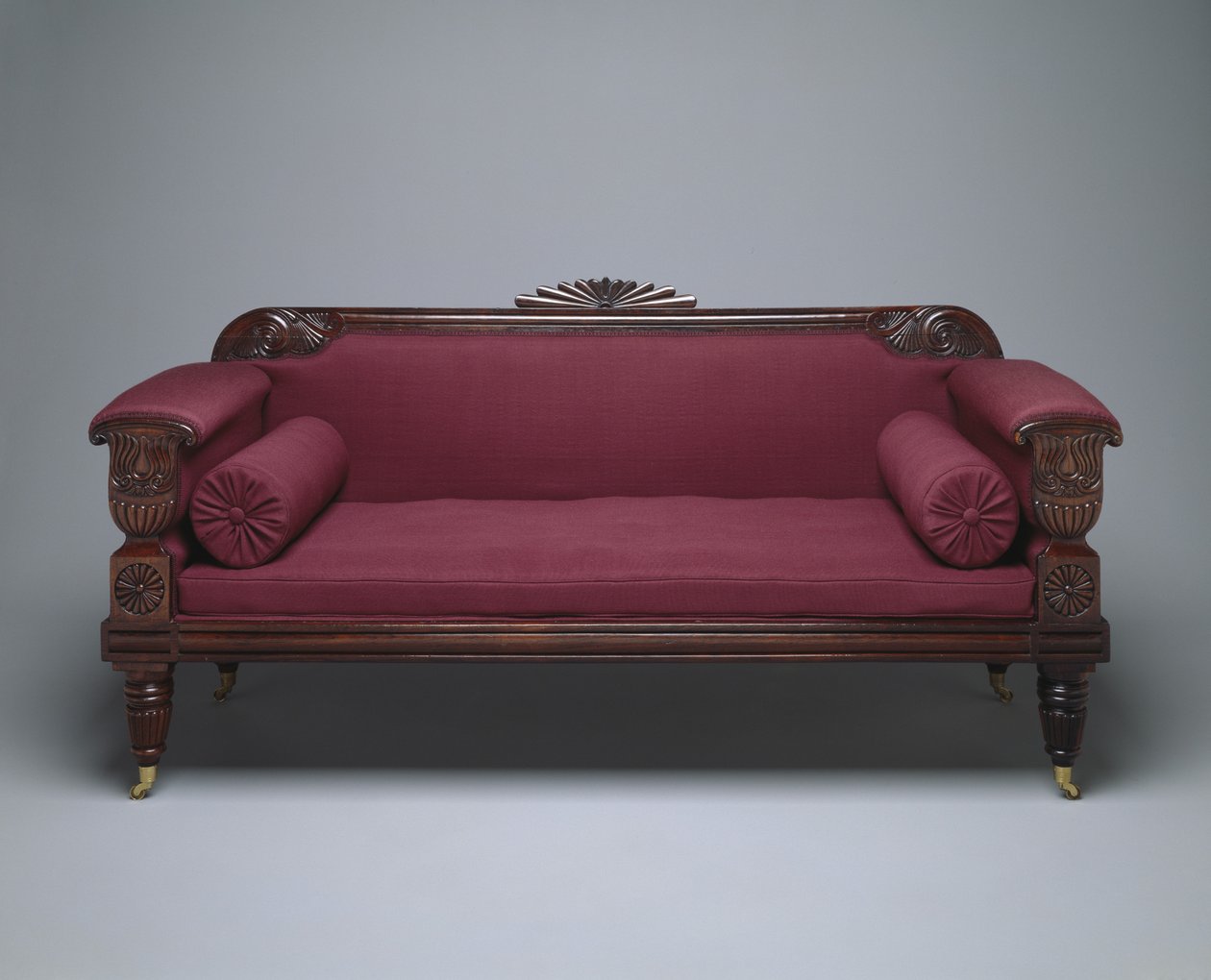 Kanapé, 1821-35 körül (rózsafa és fenyő gyapjú kárpittal) alkotó: Unknown artist