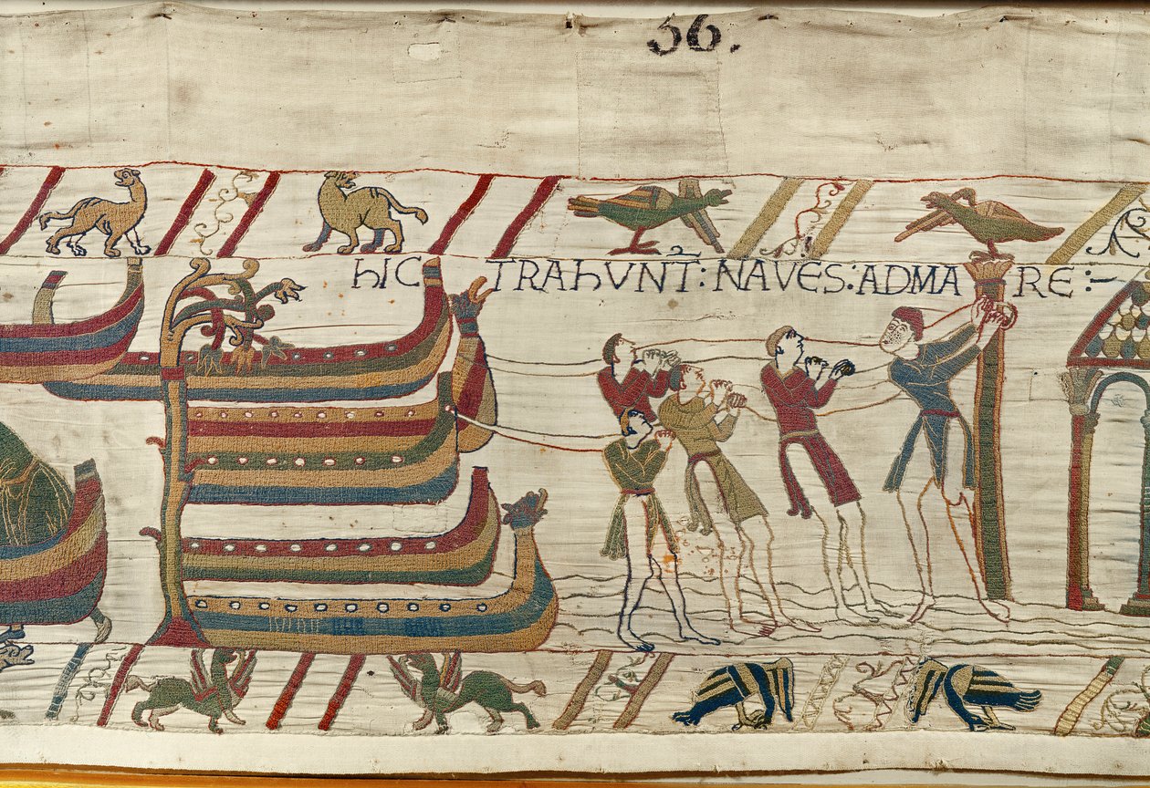 A normannok kihúzzák hajóikat a tengerhez, Bayeux Tapestry (gyapjú hímzés vászonra) alkotó: Unknown artist