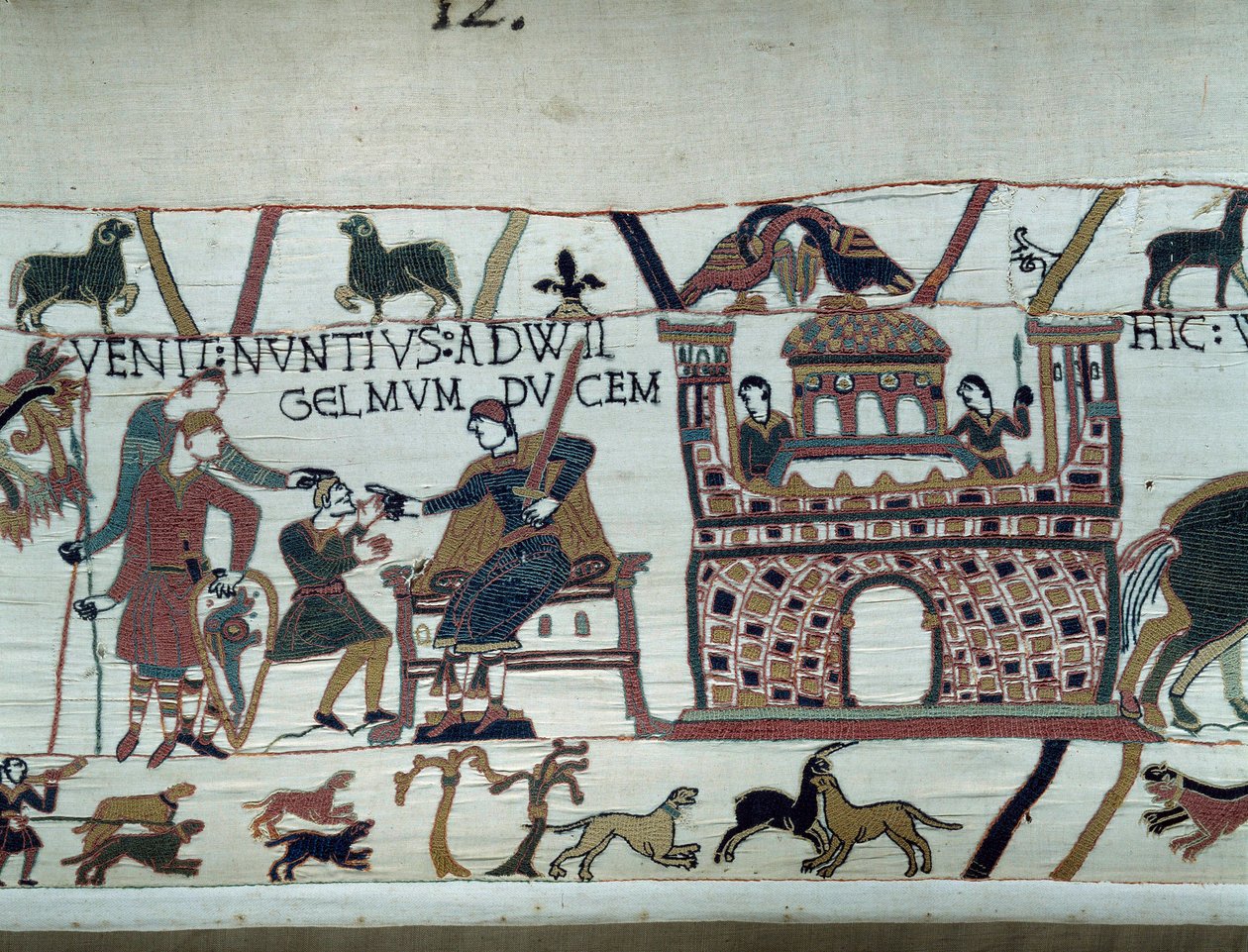 Hódító Vilmos normandiai király hírnökei (1027-1087) közölték vele, hogy Haroldot, aki Edward, gyóntató angol király megbízásából Angliából érkezett, Guy de Ponthieu gróf fogságba esett a bayeux-i kárpit vagy embléma részletéről. alkotó: Unknown artist