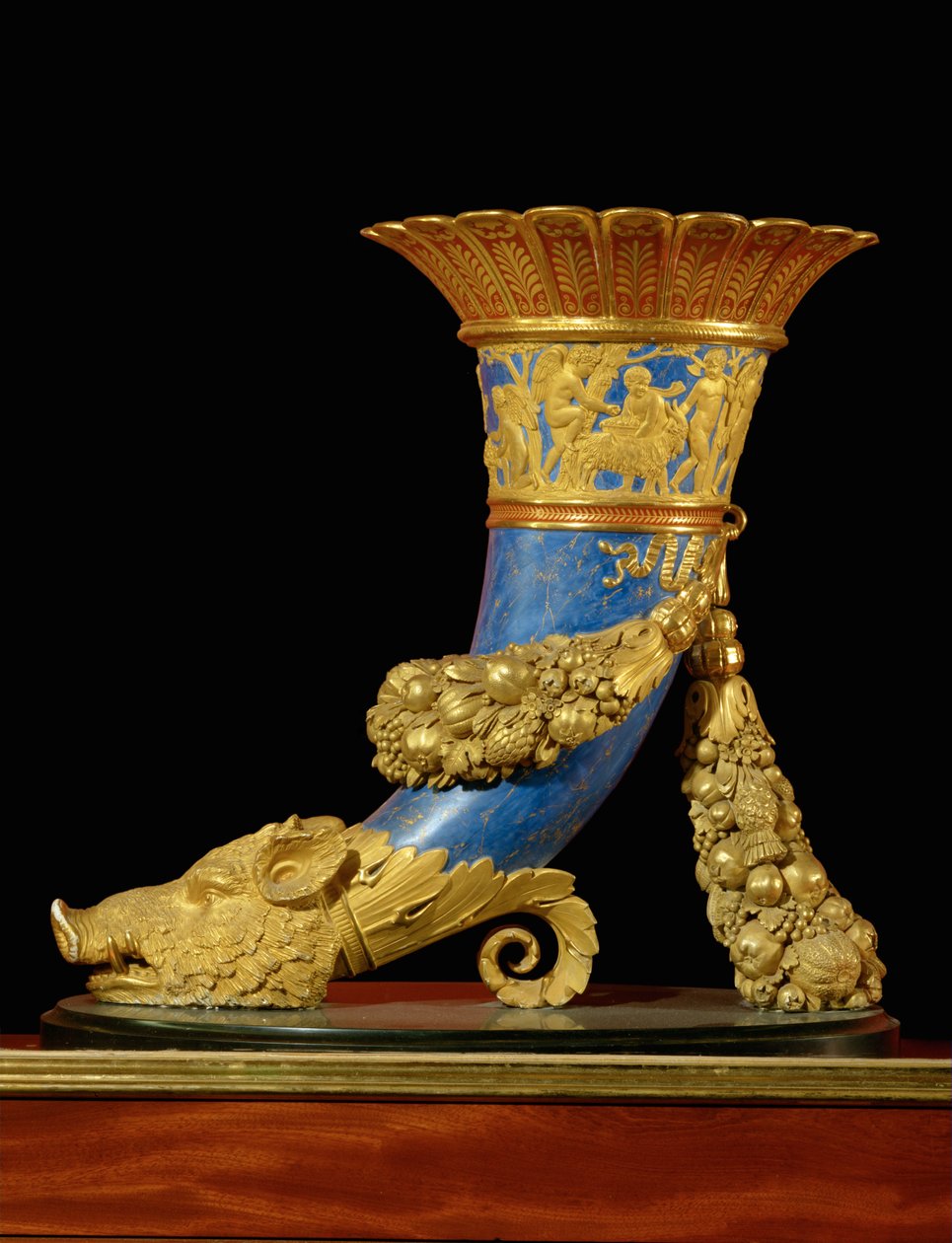 Rhyton váza, az olimpiai "antik kornetták" néven ismert ... alkotó: Unknown artist