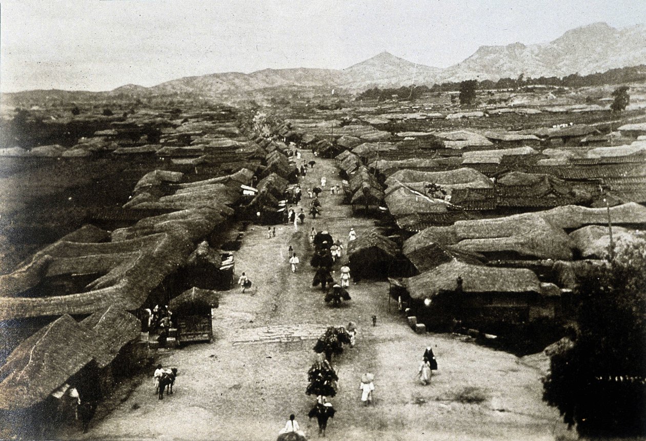 Kilátás a Chongro sugárútra Szöulban (Korea fővárosa) a 19. században (Kilátás a Chongro Avenue-ra Szöulban, Korea fővárosában alkotó: Unknown artist