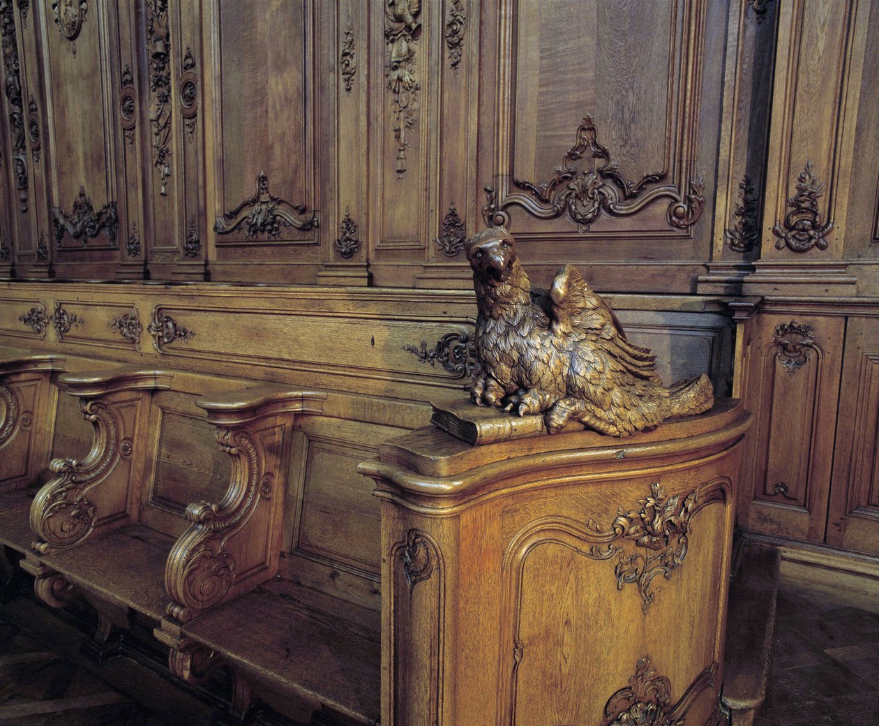 Barokk építészet: sast ábrázoló fabódé, Szent János evangélista attribútuma. A Szent István-templom kórusa (XVIII. század). Belső nézet. Marmoutier, Bas Rhin (67). alkotó: Unknown artist