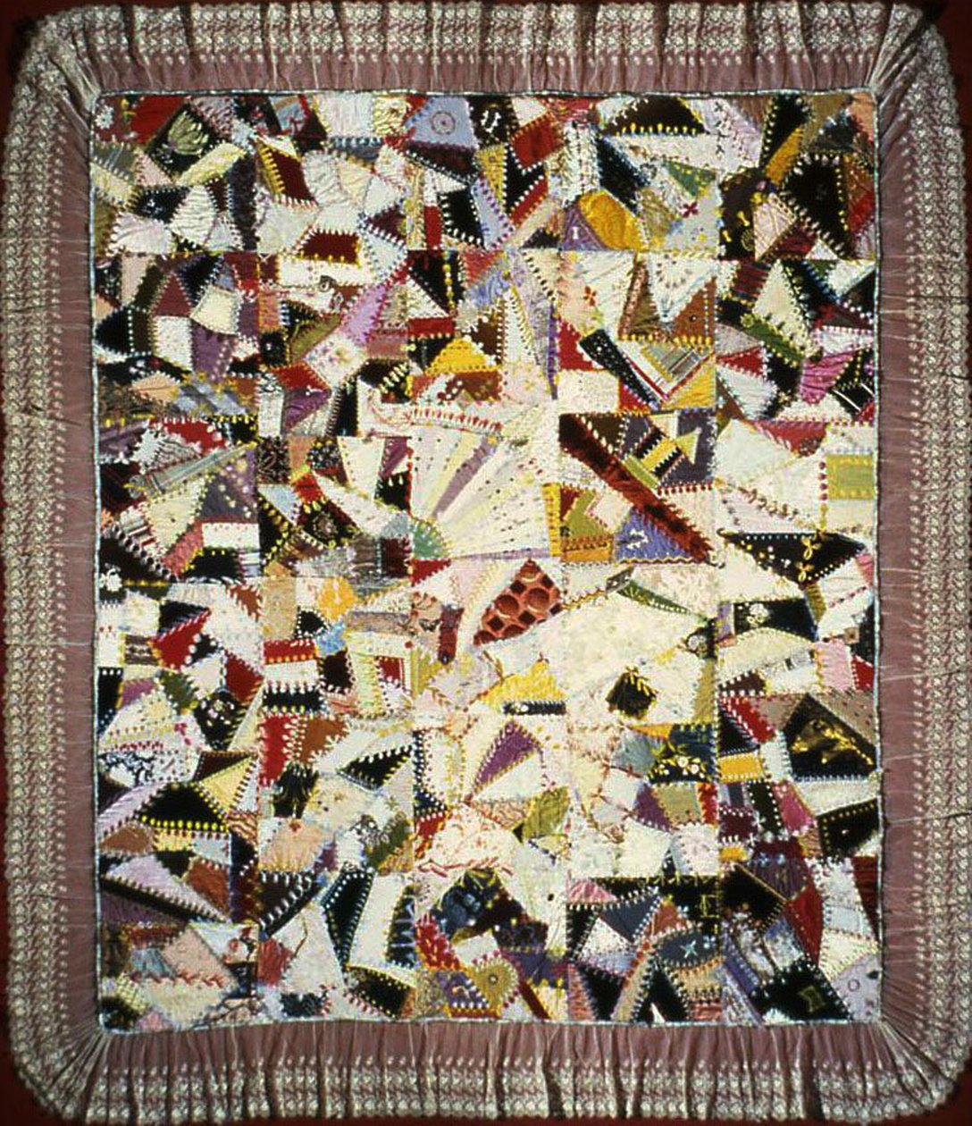 Ágytakaró (Crazy Quilt) alkotó: Unknown artist