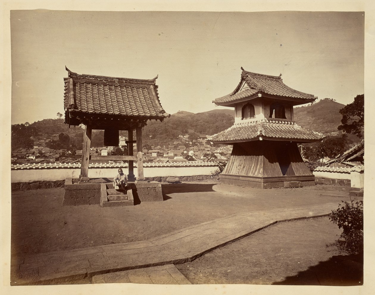[Harangtorony és dobtorony a Jinso-ji templomban] alkotó: Unknown artist