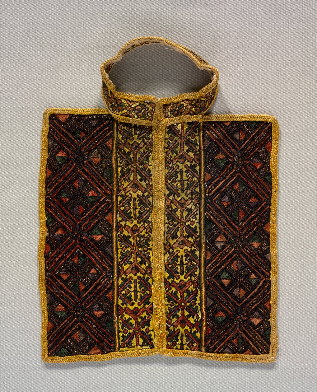 Blúz elöl gallérral alkotó: Unknown artist