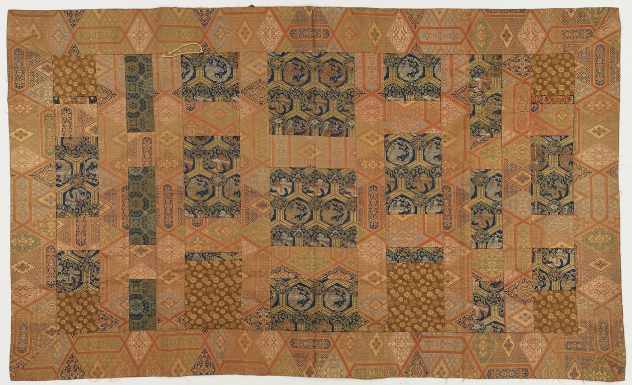 Brokát, selyem, buddhista szerzetesi köntös, foltozott; alkotó: Unknown artist