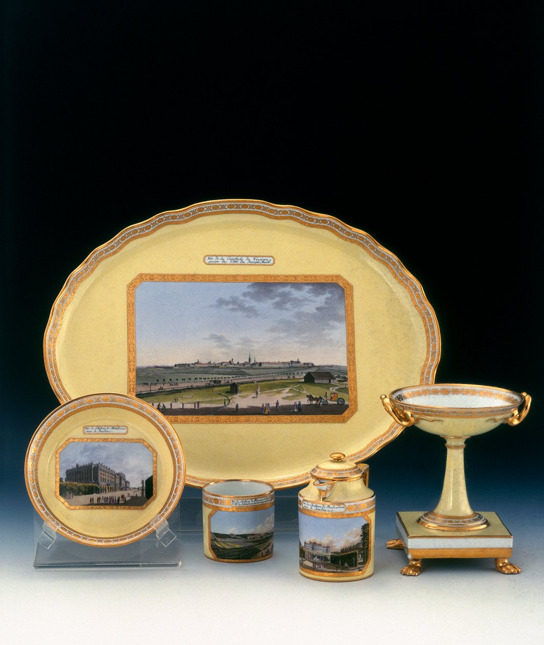 Desszert felszolgálás, porcelándarabok a Dennelle Factory-tól alkotó: Unknown artist