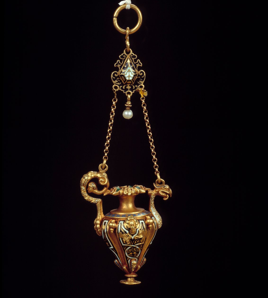 Arany zománcozott urna alakú medál. 1560 Párizs, Musee du Louvre alkotó: Unknown artist
