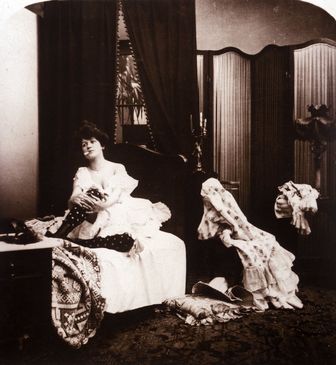 Bordély belseje a 19. század végén. alkotó: Unknown artist
