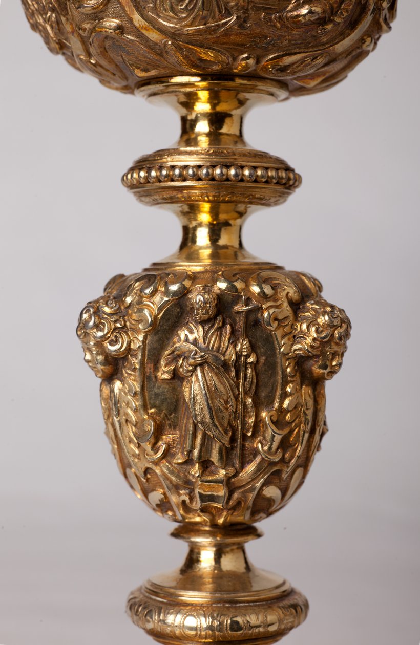 Fémkovácsolás. Kehely. A. Le Vaillant de la Bassarderie kanonok, a székesegyházi káptalan dékánja ajándéka 1726-tól 1758-ig. 18. század. Részlet. alkotó: Unknown artist