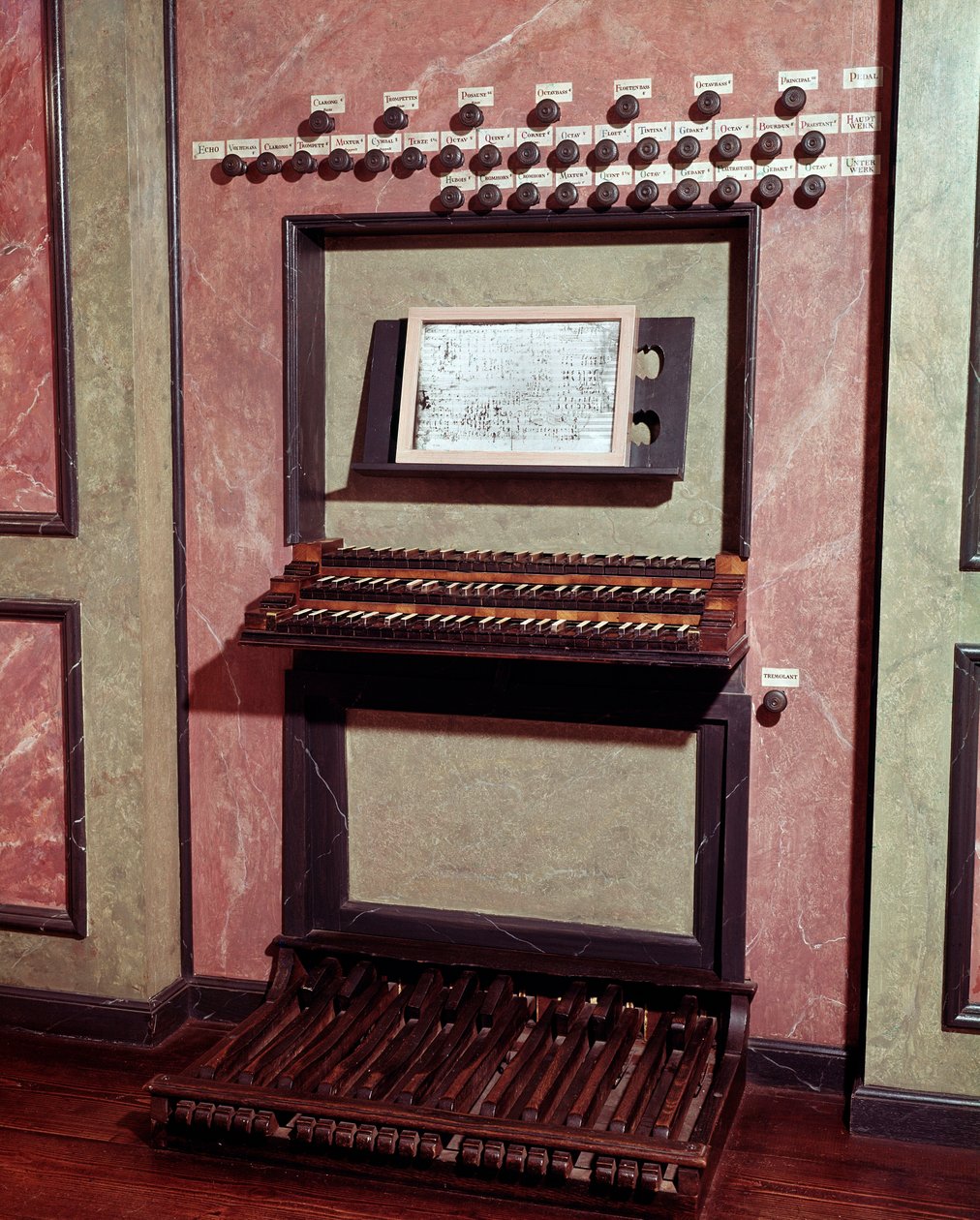 A bonni Marienkirche templom orgonája, amelyen Ludwig van Beethoven (1770-1827) német zeneszerző gyermekkorában játszott) Musee Beethoven, Bonn alkotó: Unknown artist