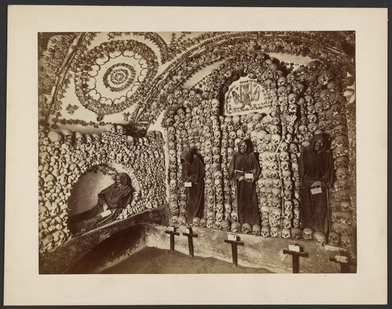 [Ossuarium egy kapucinus templomban, Róma] alkotó: Unknown artist