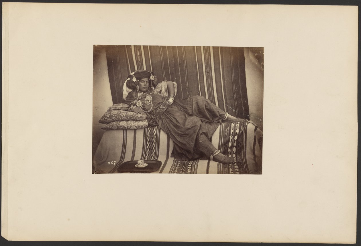 [Fekvő algériai odaliszk, Ouled Nail törzs] alkotó: Unknown artist