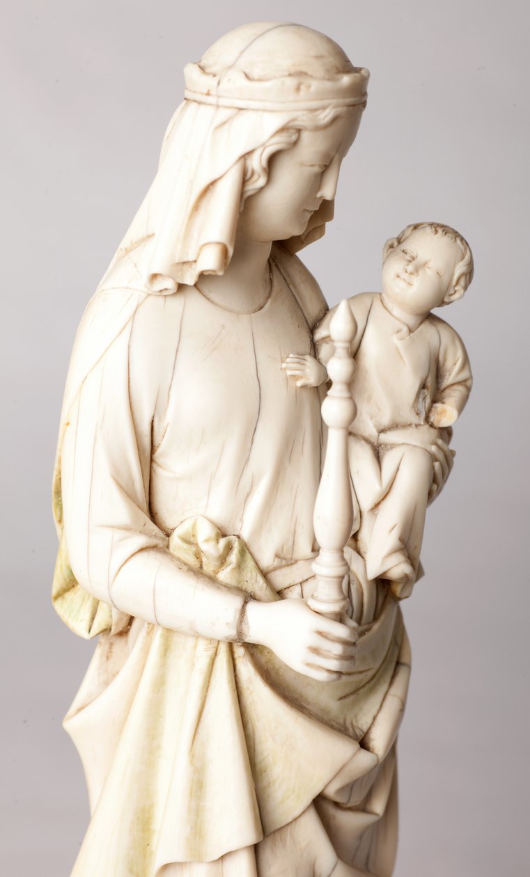 Szobor. Madonna és gyermeke. Mgr. Cantineau, a székesegyházi káptalan esperese ajándéka. Elefántcsont. 13. század. Részlet, mellszobor. alkotó: Unknown artist