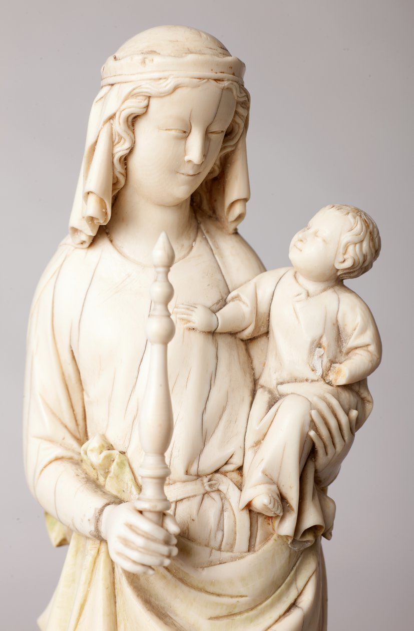 Szobor. Madonna és gyermeke. Mgr. Cantineau, a székesegyházi káptalan esperese ajándéka. Elefántcsont. 13. század. Részlet, mellszobor. alkotó: Unknown artist